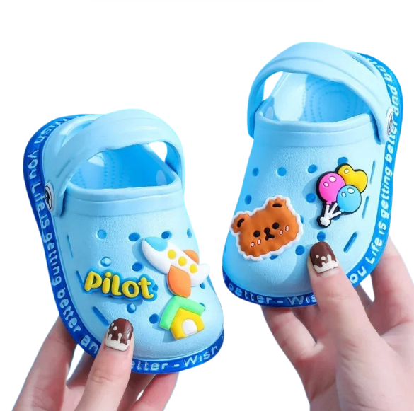 chaussure-plage-bebe-bleu-ciel